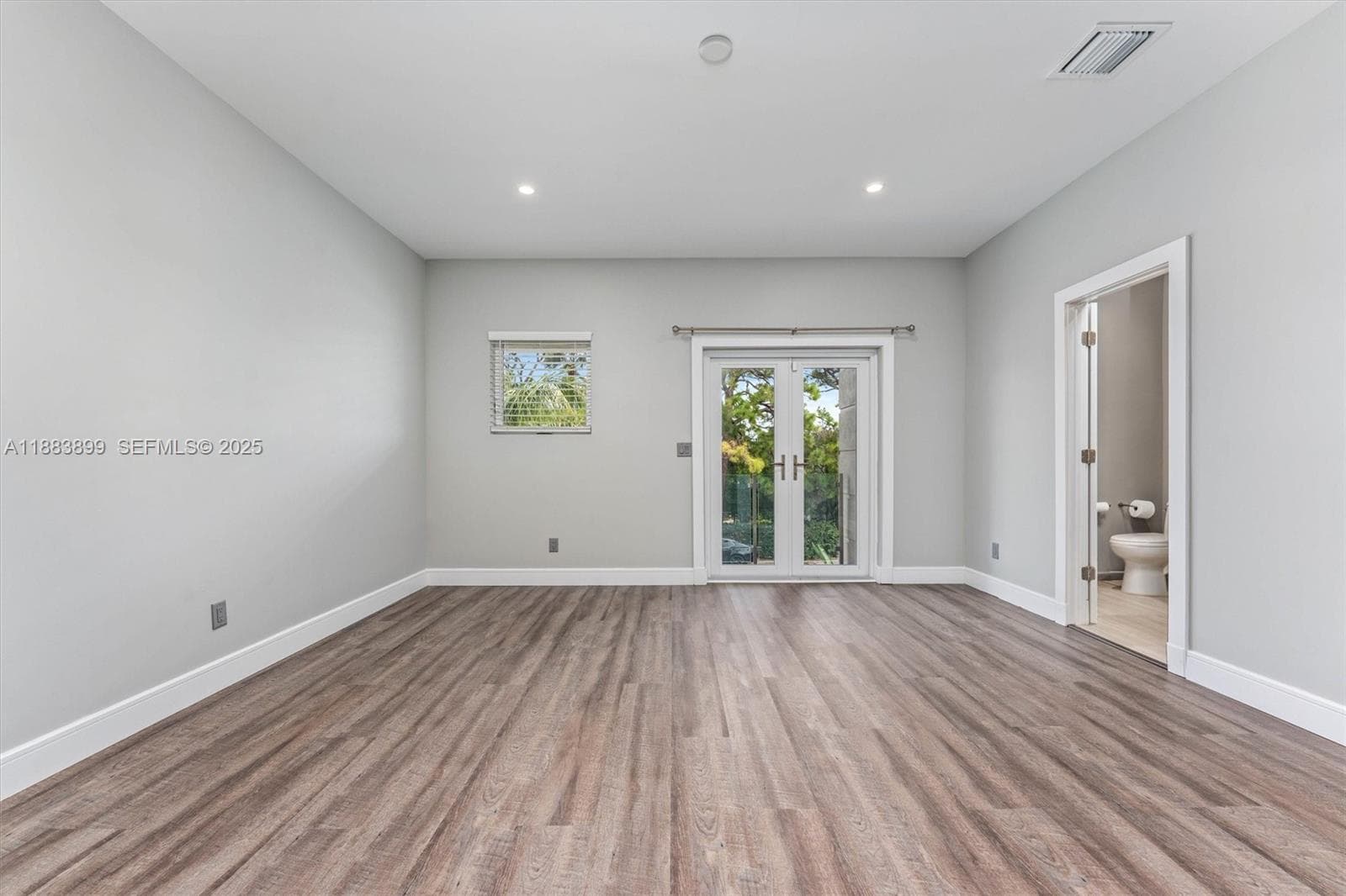 2431 NE 20th Ave 25