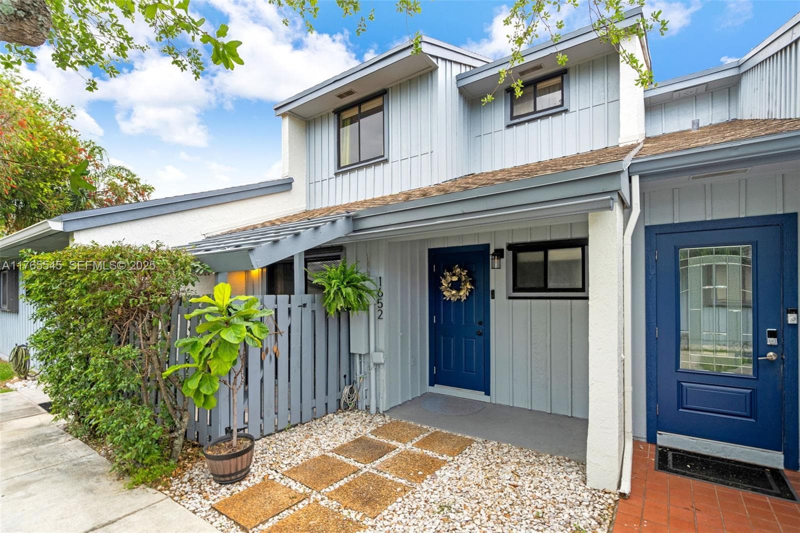 1652 N 14th Ter 1