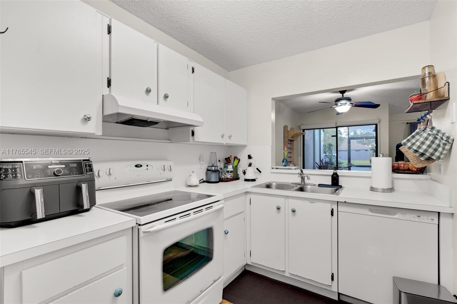 1652 N 14th Ter 5