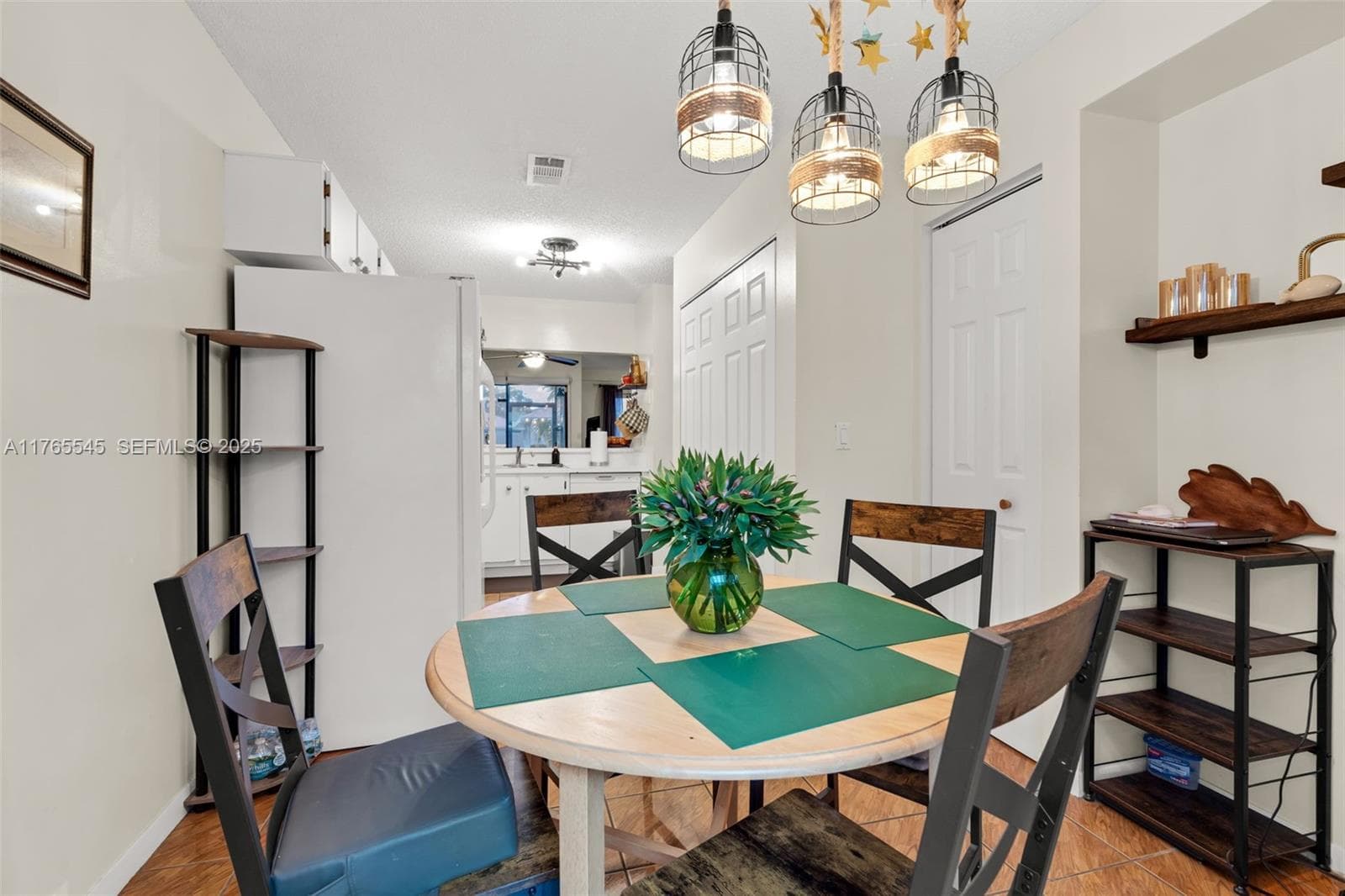 1652 N 14th Ter 7