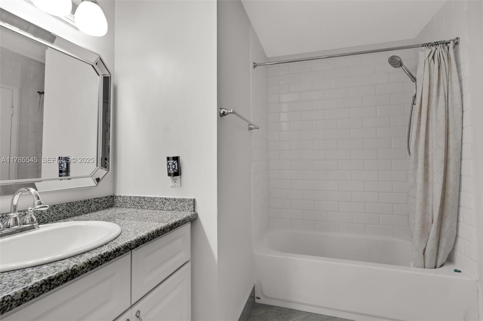 1652 N 14th Ter 25